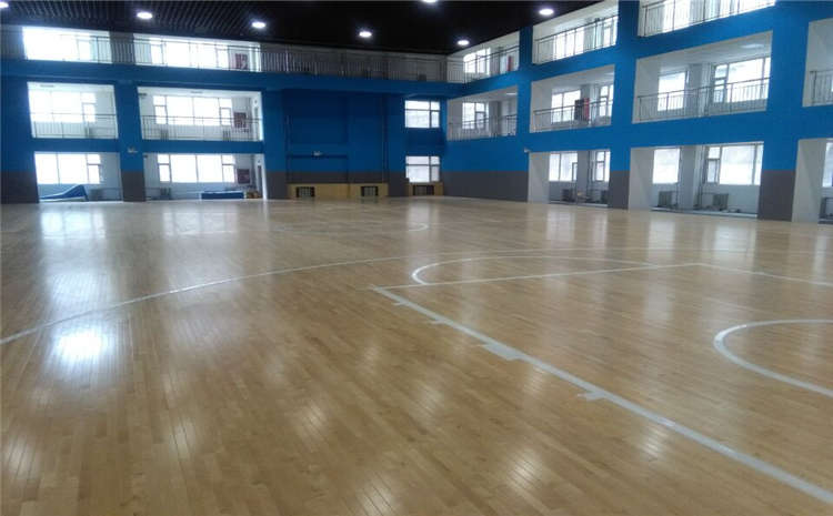 體育木地板翻新具體怎么操作？