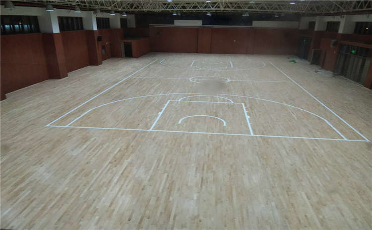 江蘇泰州室內(nèi)籃球館楓樺木A級面板